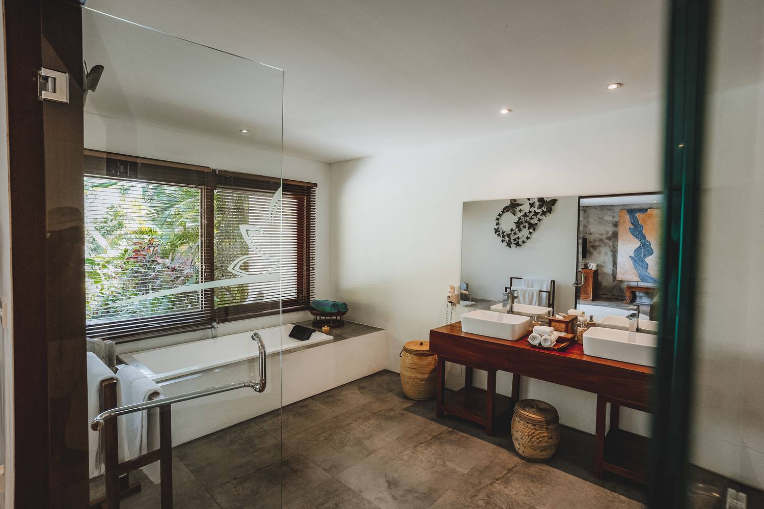 Honeymoon Pool Suite