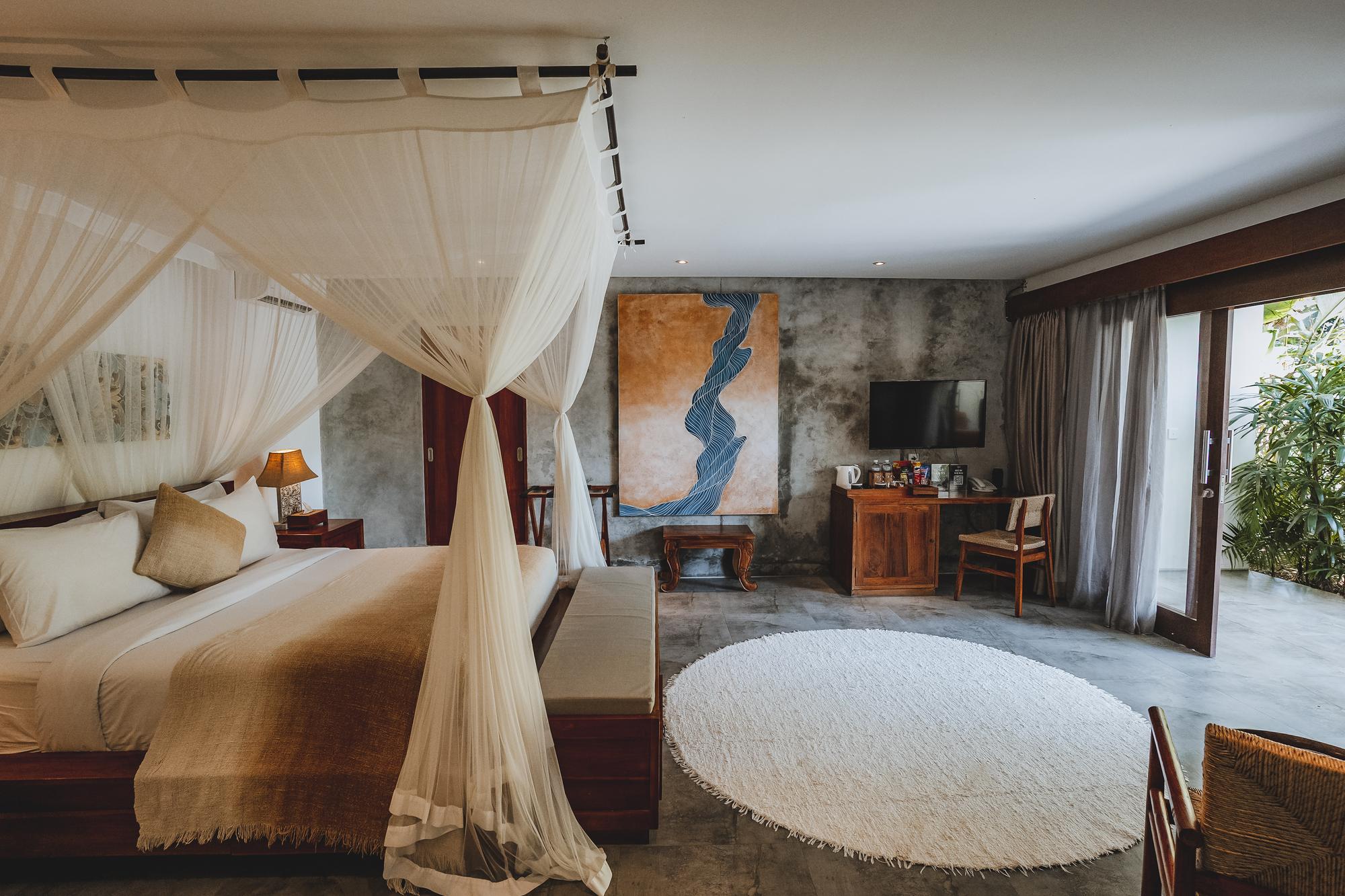 Honeymoon Pool Suite