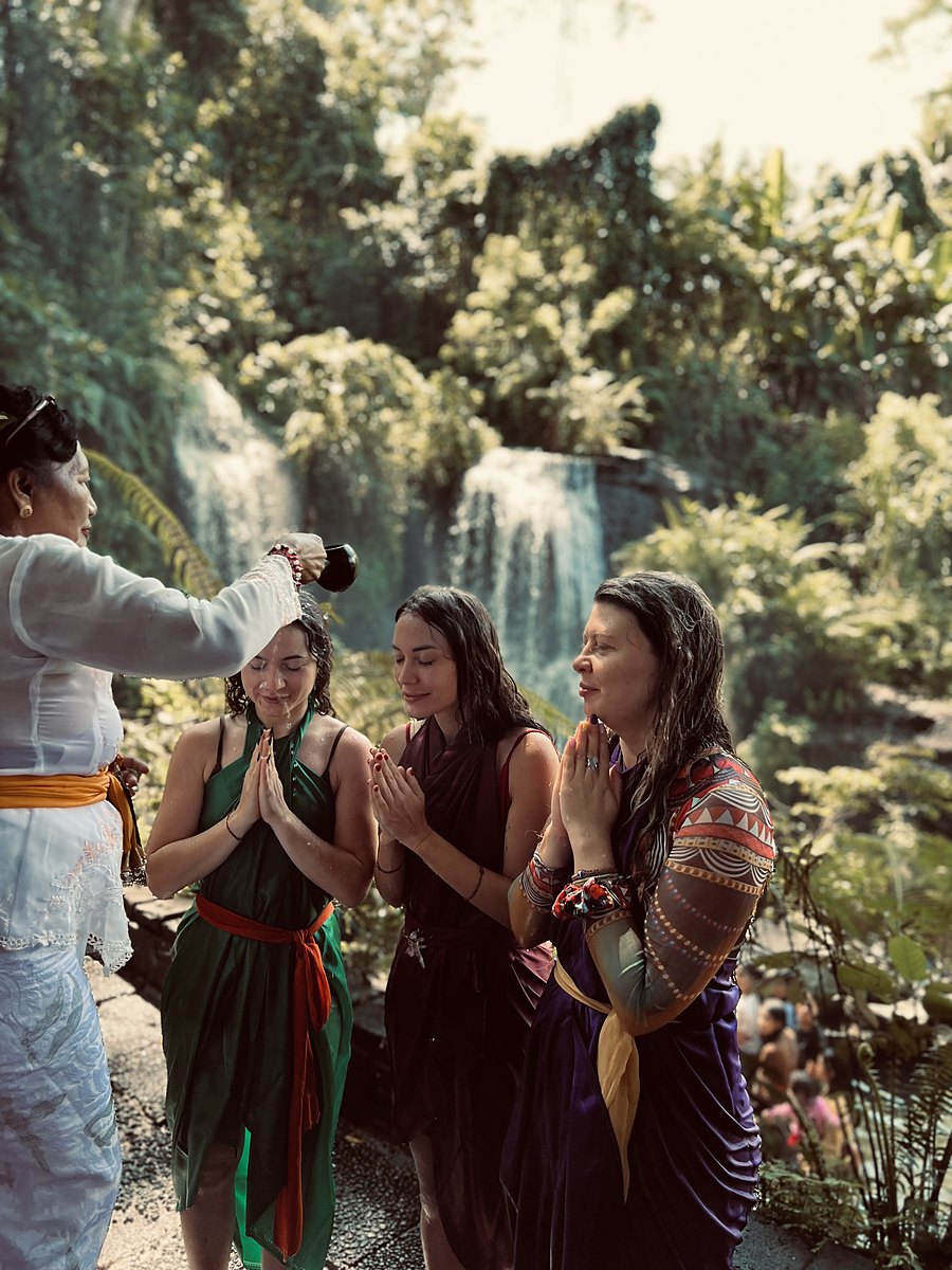The priest pouring holy water over the guests at the end of the ritual