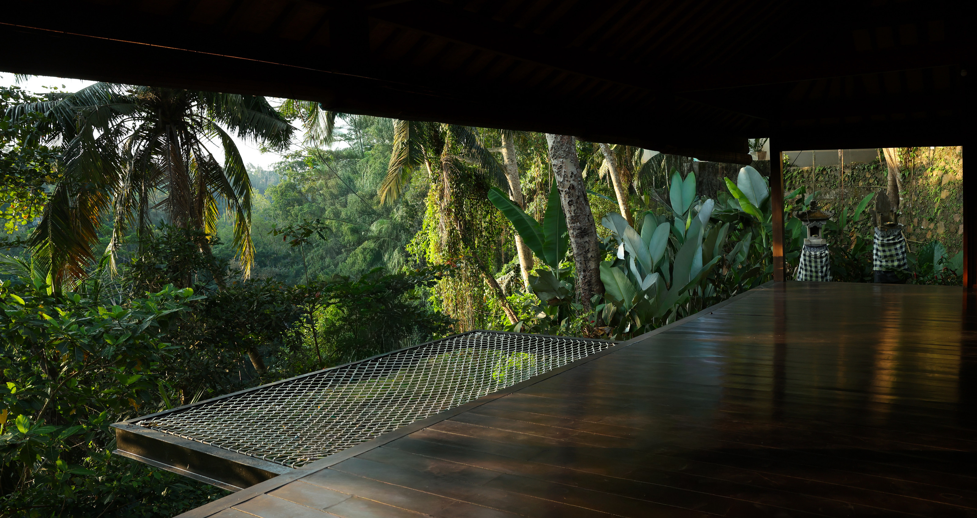 The empty shala in the morning: the net over the valley, the jungle beyond
