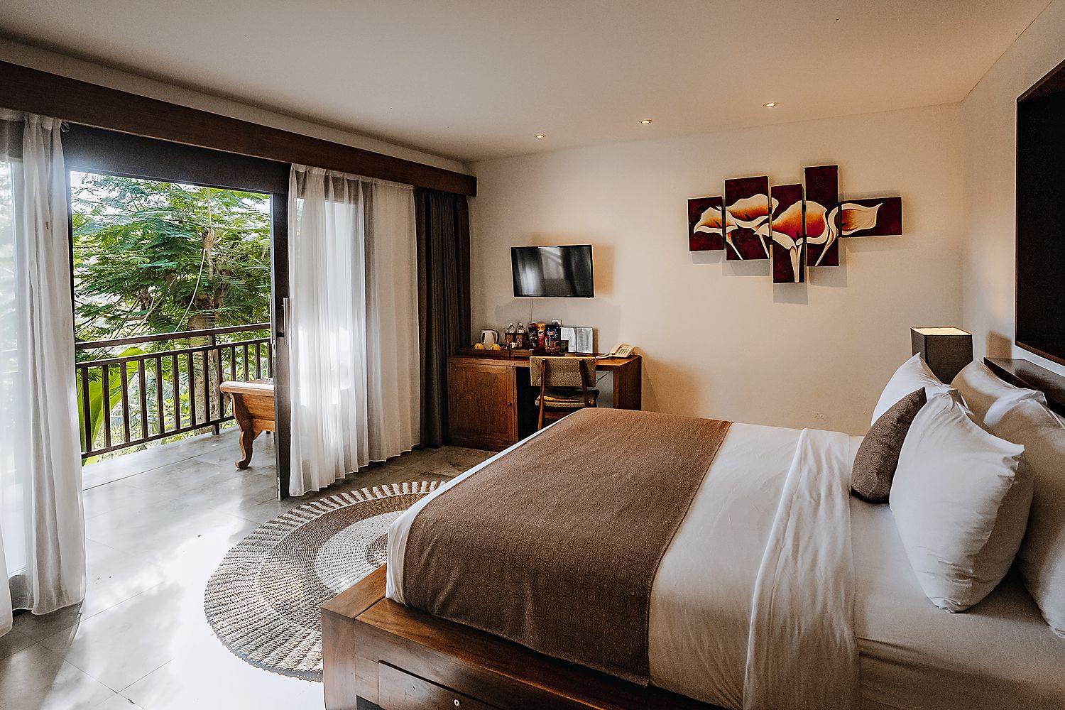 A bedroom facing the green