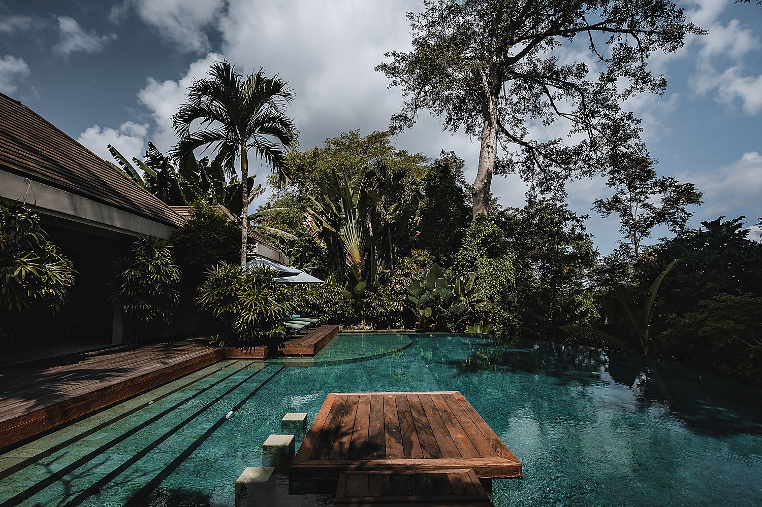 Villa Oia: the pool and the pavilion