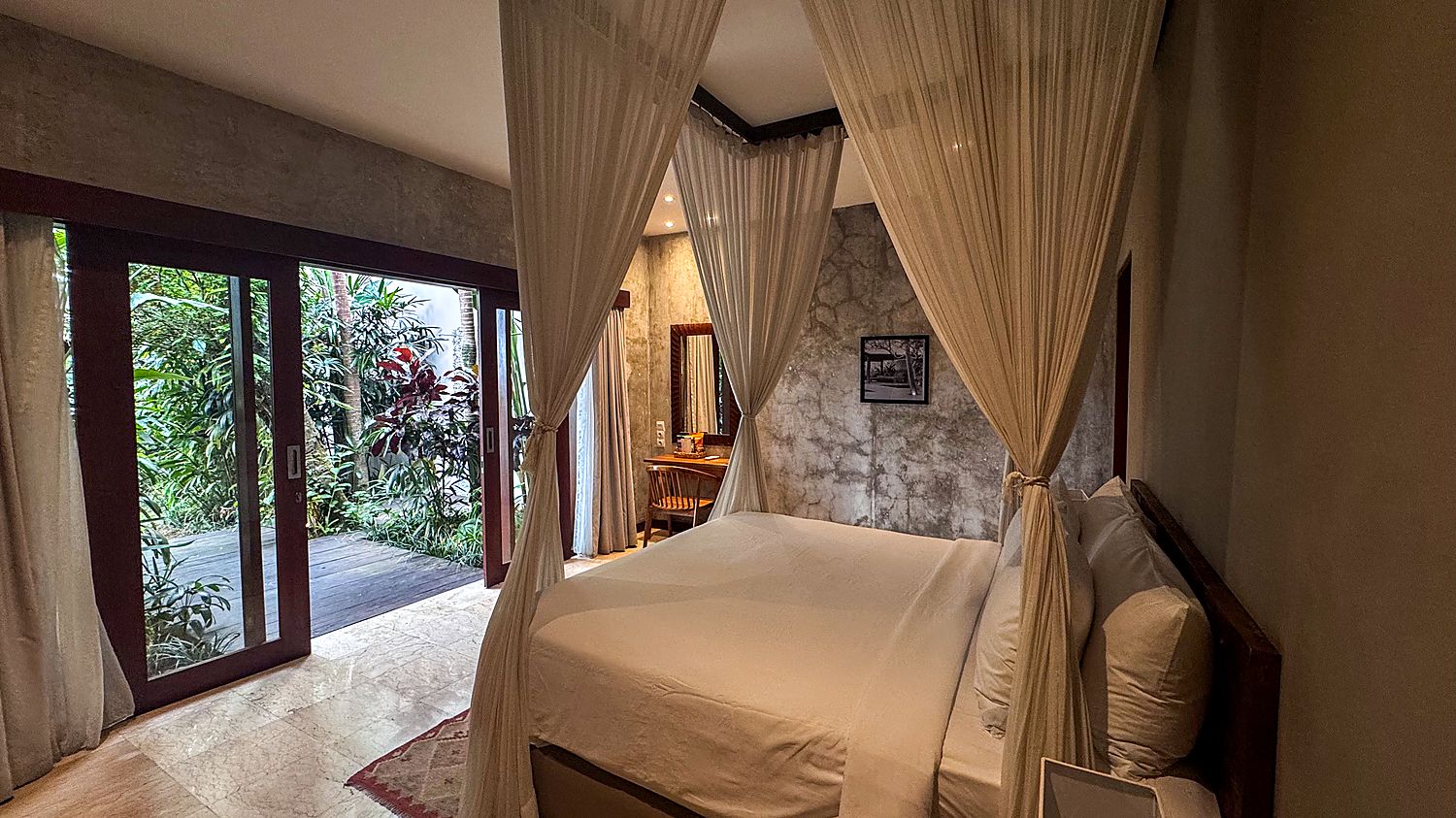 Bedroom 2, Frangipani: four-poster bed with doors opening onto the garden